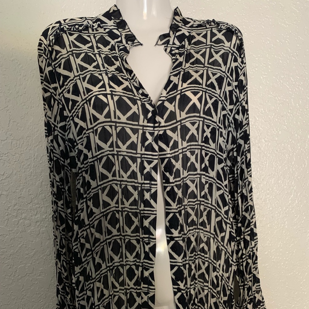 Worthington black and off white patterned blouse